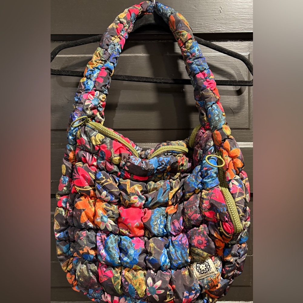 NATURAL LIFE Quilted Shoulder Bag in Multicolor Floral